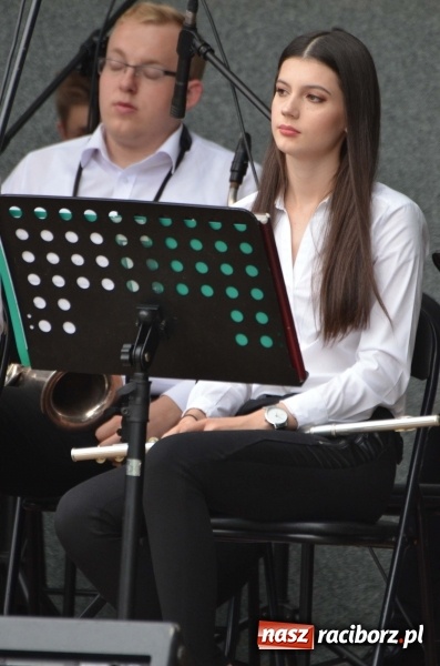 Zdjęcie w galerii na portalu naszraciborz.pl: Od Bacha do Beatlesów. Orkiestra RCK koncertowała w parku Roth wiadomości z regionu