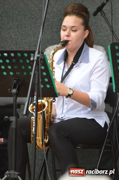 Zdjęcie w galerii na portalu naszraciborz.pl: Od Bacha do Beatlesów. Orkiestra RCK koncertowała w parku Roth wiadomości z regionu