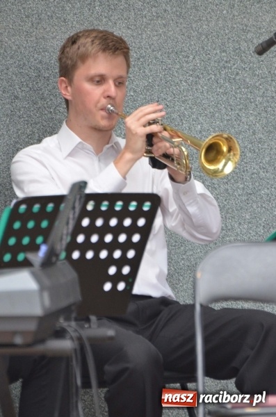 Zdjęcie w galerii na portalu naszraciborz.pl: Od Bacha do Beatlesów. Orkiestra RCK koncertowała w parku Roth wiadomości z regionu
