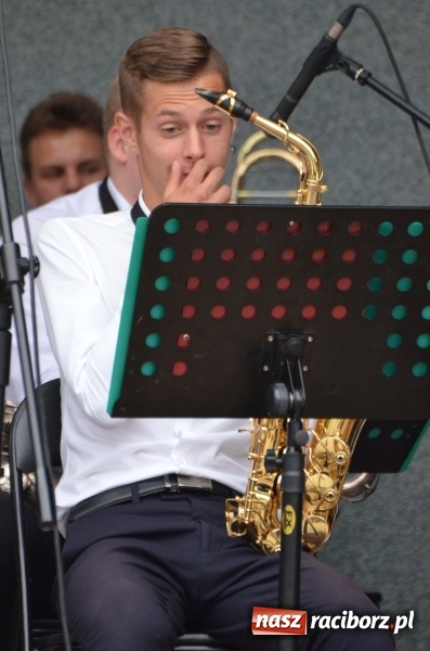 Zdjęcie w galerii na portalu naszraciborz.pl: Od Bacha do Beatlesów. Orkiestra RCK koncertowała w parku Roth wiadomości z regionu