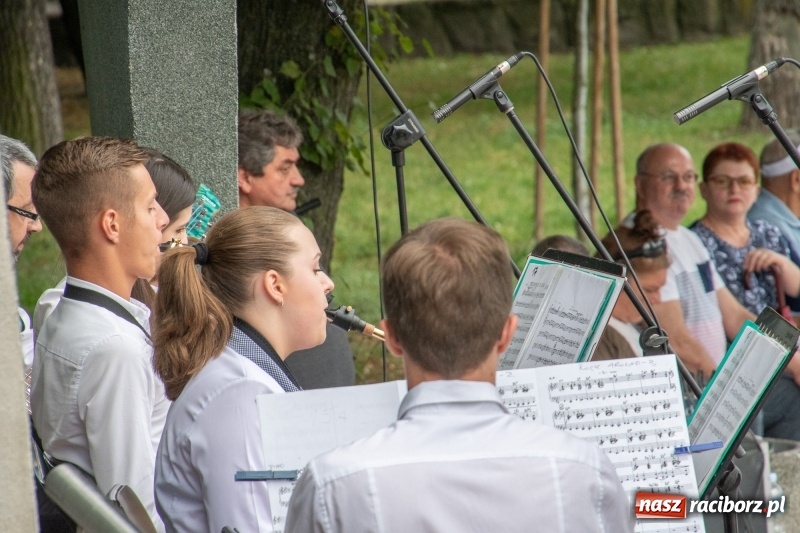 Zdjęcie w galerii na portalu naszraciborz.pl: Od Bacha do Beatlesów. Orkiestra RCK koncertowała w parku Roth wiadomości z regionu