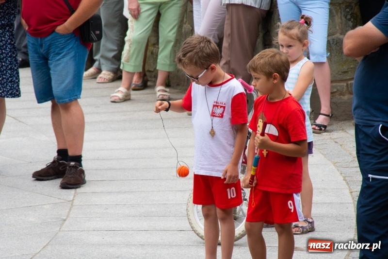 Zdjęcie w galerii na portalu naszraciborz.pl: Od Bacha do Beatlesów. Orkiestra RCK koncertowała w parku Roth wiadomości z regionu