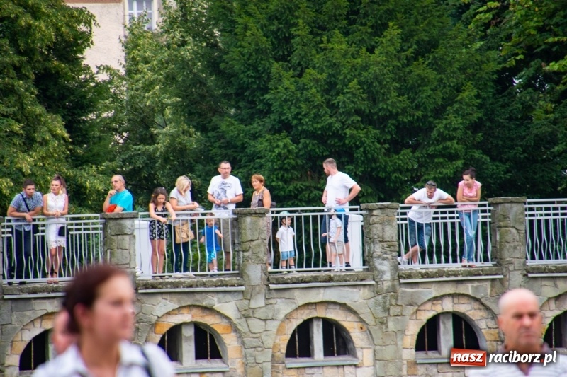 Zdjęcie w galerii na portalu naszraciborz.pl: Od Bacha do Beatlesów. Orkiestra RCK koncertowała w parku Roth wiadomości z regionu