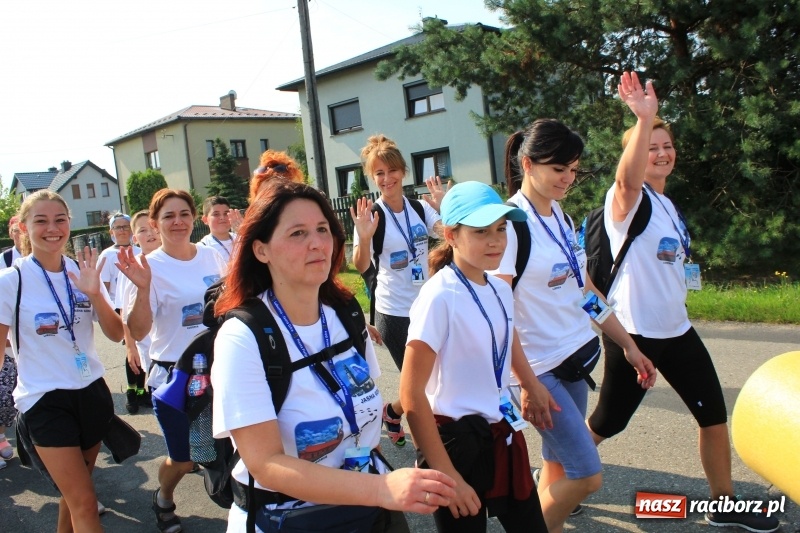 Zdjęcie w galerii na portalu naszraciborz.pl: 228 pielgrzymów wyruszyło dziś w drogę z Lubomi na Jasną Górę wiadomości z regionu