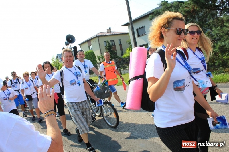 Zdjęcie w galerii na portalu naszraciborz.pl: 228 pielgrzymów wyruszyło dziś w drogę z Lubomi na Jasną Górę wiadomości z regionu