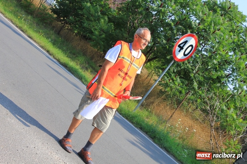 Zdjęcie w galerii na portalu naszraciborz.pl: 228 pielgrzymów wyruszyło dziś w drogę z Lubomi na Jasną Górę wiadomości z regionu