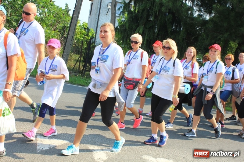 Zdjęcie w galerii na portalu naszraciborz.pl: 228 pielgrzymów wyruszyło dziś w drogę z Lubomi na Jasną Górę wiadomości z regionu