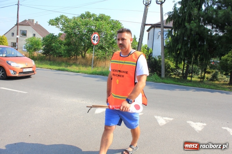 Zdjęcie w galerii na portalu naszraciborz.pl: 228 pielgrzymów wyruszyło dziś w drogę z Lubomi na Jasną Górę wiadomości z regionu