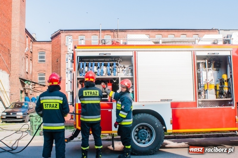 Zdjęcie w galerii na portalu naszraciborz.pl: Rozlany olej spowodował pożar w lokalu przy Cygarowej  wiadomości z regionu