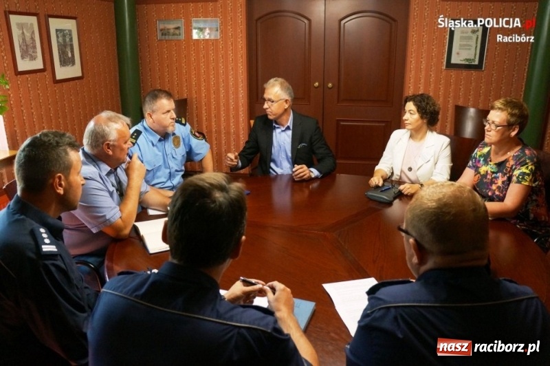 Zdjęcie w galerii na portalu naszraciborz.pl: W Raciborzu pojawią się dodatkowe patrole policji wiadomości z regionu