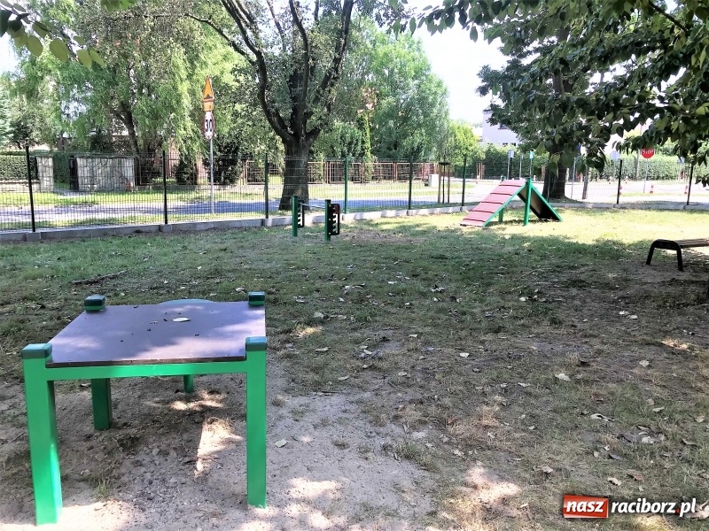 Zdjęcie w galerii na portalu naszraciborz.pl: Przy Warszawskiej powstał wybieg dla psów wiadomości z regionu