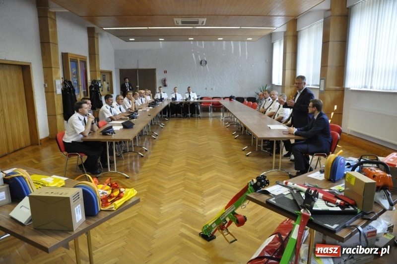 Zdjęcie w galerii na portalu naszraciborz.pl: Strażacy z gminy Krzyżanowice odebrali sprzęt z Funduszu Sprawiedliwości  wiadomości z regionu