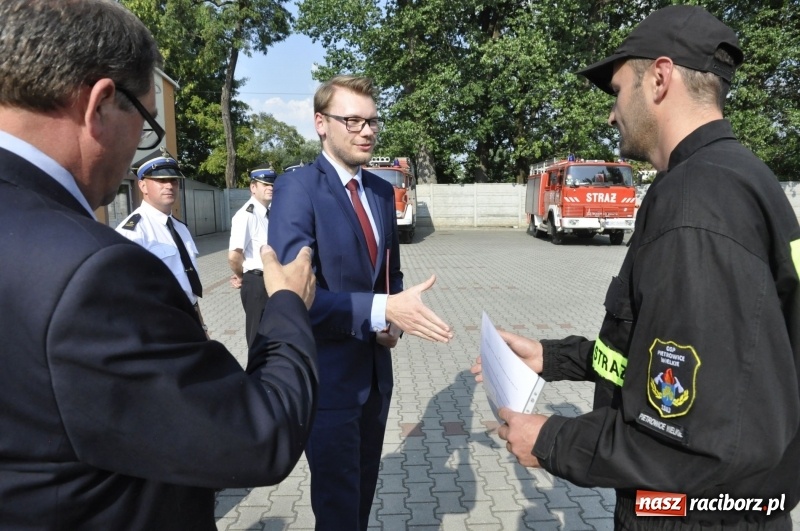 Zdjęcie w galerii na portalu naszraciborz.pl: Strażacy z gminy Pietrowice Wielkie odebrali nowy sprzęt  wiadomości z regionu