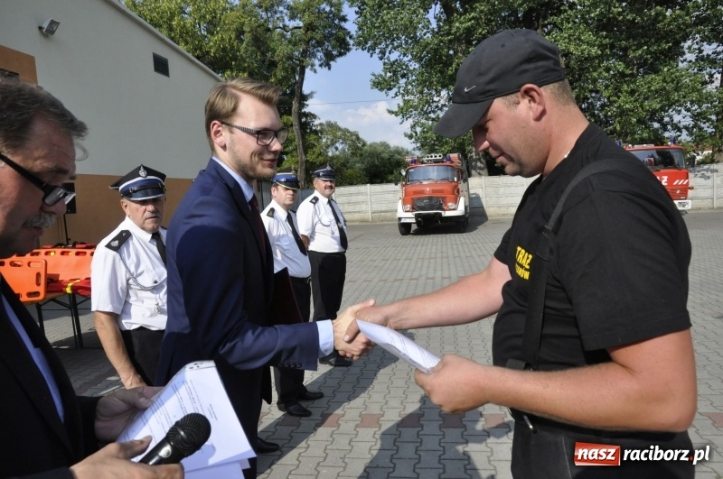 Zdjęcie w galerii na portalu naszraciborz.pl: Strażacy z gminy Pietrowice Wielkie odebrali nowy sprzęt  wiadomości z regionu