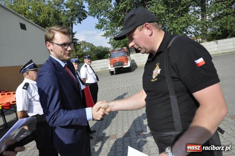 Zdjęcie w galerii na portalu naszraciborz.pl: Strażacy z gminy Pietrowice Wielkie odebrali nowy sprzęt  wiadomości z regionu