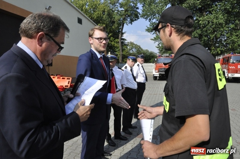 Zdjęcie w galerii na portalu naszraciborz.pl: Strażacy z gminy Pietrowice Wielkie odebrali nowy sprzęt  wiadomości z regionu