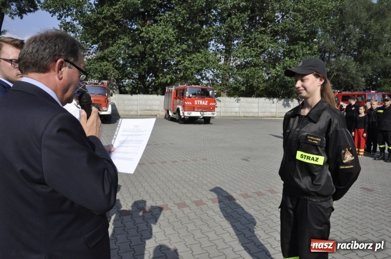 Zdjęcie w galerii na portalu naszraciborz.pl: Strażacy z gminy Pietrowice Wielkie odebrali nowy sprzęt  wiadomości z regionu