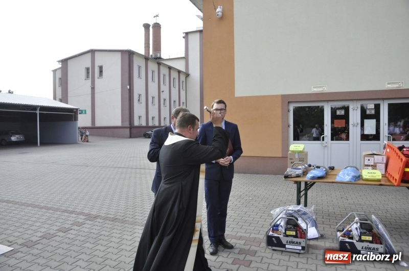 Zdjęcie w galerii na portalu naszraciborz.pl: Strażacy z gminy Pietrowice Wielkie odebrali nowy sprzęt  wiadomości z regionu