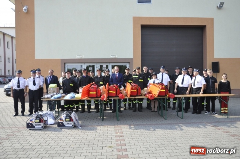 Zdjęcie w galerii na portalu naszraciborz.pl: Strażacy z gminy Pietrowice Wielkie odebrali nowy sprzęt  wiadomości z regionu