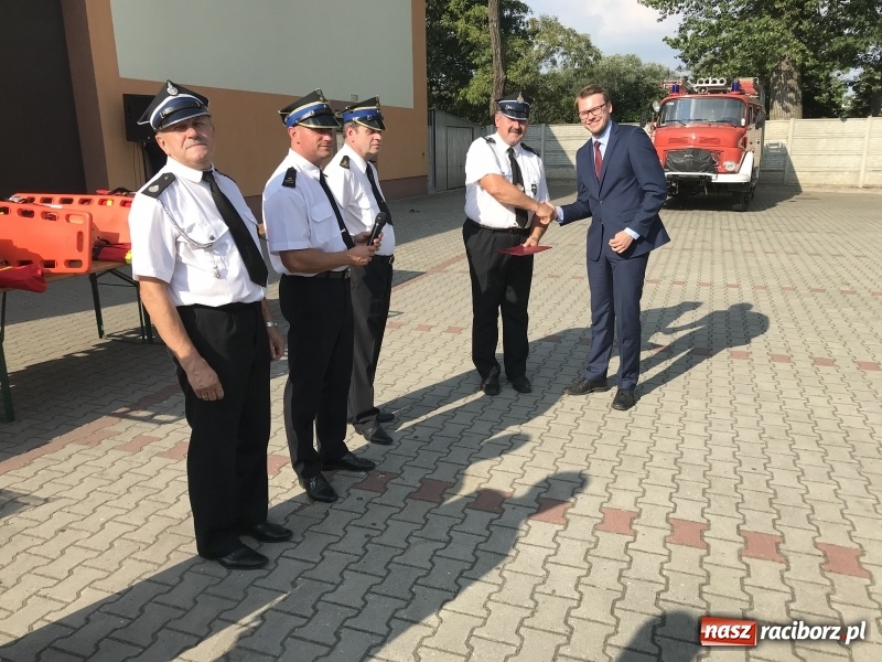 Zdjęcie w galerii na portalu naszraciborz.pl: Strażacy z gminy Pietrowice Wielkie odebrali nowy sprzęt  wiadomości z regionu