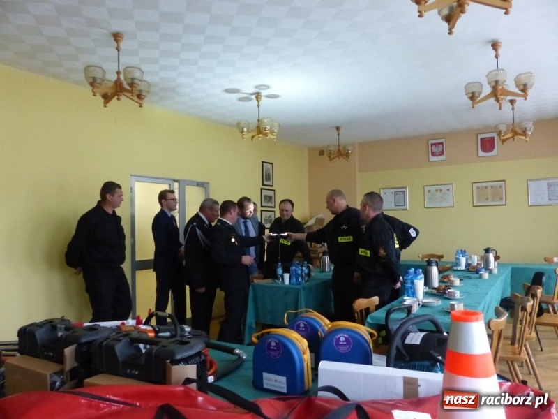 Zdjęcie w galerii na portalu naszraciborz.pl: Jednostki OSP z gminy Krzanowice z nowym sprzętem ratowniczym wiadomości z regionu