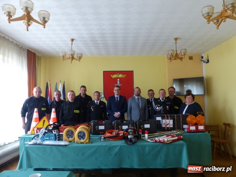 Zdjęcie w galerii na portalu naszraciborz.pl: Jednostki OSP z gminy Krzanowice z nowym sprzętem ratowniczym wiadomości z regionu