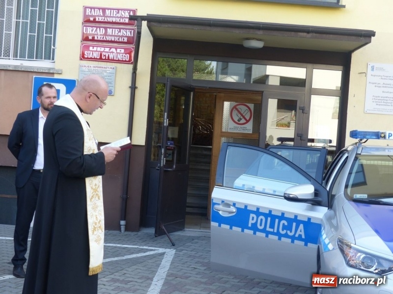 Zdjęcie w galerii na portalu naszraciborz.pl: Hybrydowa toyota będzie patrolować gminę Krzanowice  wiadomości z regionu