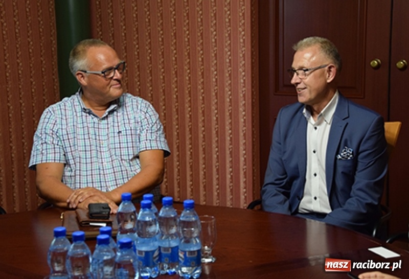 Zdjęcie w galerii na portalu naszraciborz.pl: Nabywca działki przy 1 Maja to polska spółka holenderskiej AMG Railing  wiadomości z regionu