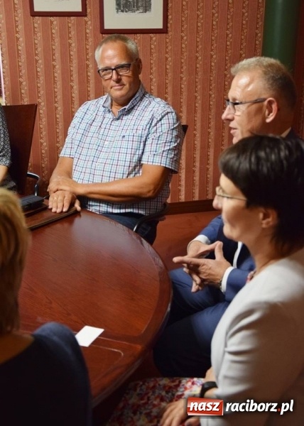 Zdjęcie w galerii na portalu naszraciborz.pl: Nabywca działki przy 1 Maja to polska spółka holenderskiej AMG Railing  wiadomości z regionu