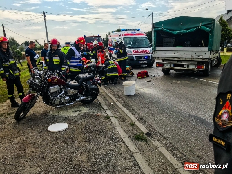 Zdjęcie w galerii na portalu naszraciborz.pl: Zderzenie hondy dostawczym citroenem w Pogrzebieniu. Poważne obrażenia motocyklisty FOTO wiadomości z regionu