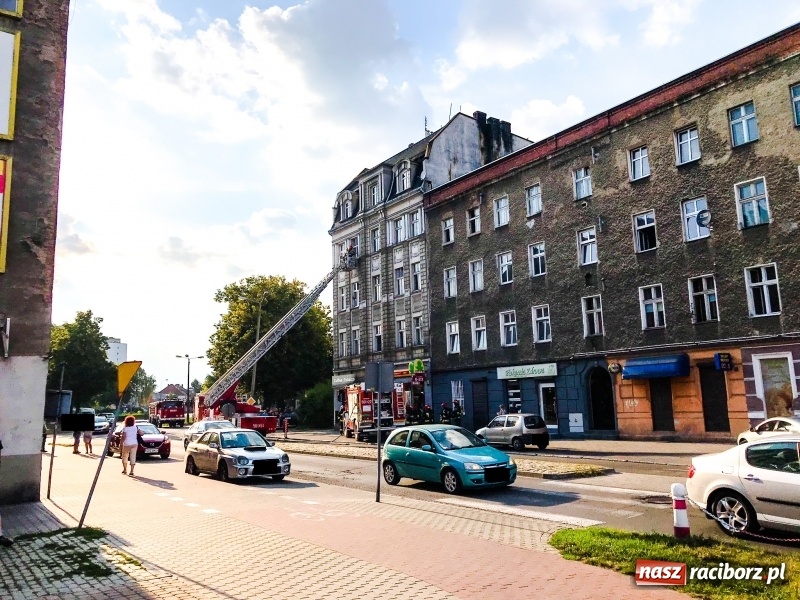 Zdjęcie w galerii na portalu naszraciborz.pl: Zapylenie wyglądało jak zadymienie. W akcji trzy wozy strażackie wiadomości z regionu