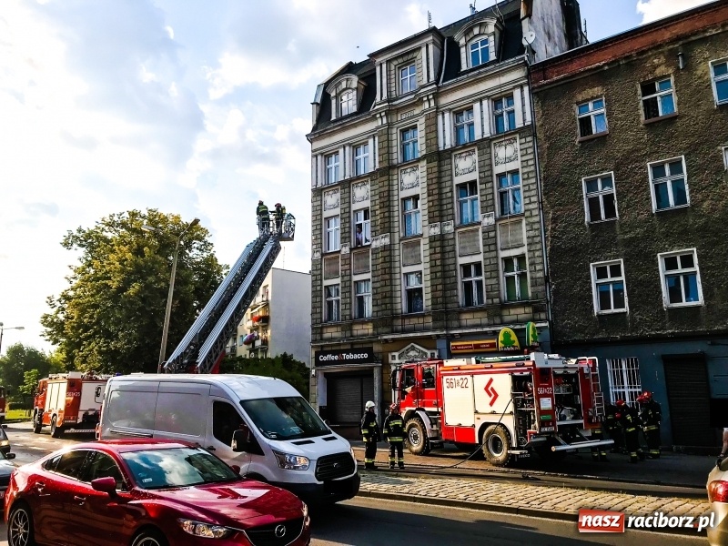 Zdjęcie w galerii na portalu naszraciborz.pl: Zapylenie wyglądało jak zadymienie. W akcji trzy wozy strażackie wiadomości z regionu