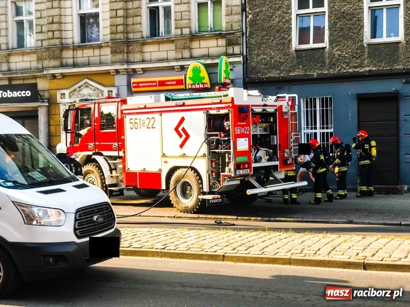 Zdjęcie w galerii na portalu naszraciborz.pl: Zapylenie wyglądało jak zadymienie. W akcji trzy wozy strażackie wiadomości z regionu