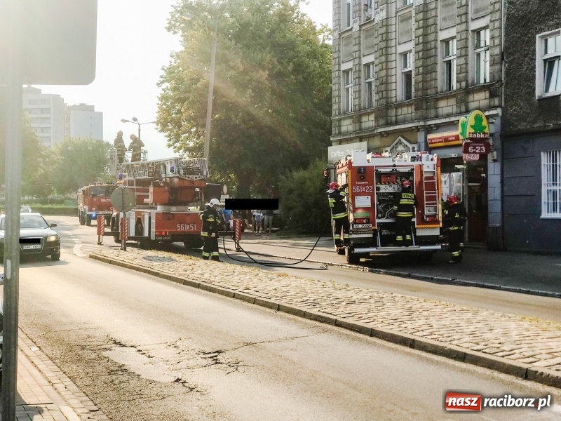 Zdjęcie w galerii na portalu naszraciborz.pl: Zapylenie wyglądało jak zadymienie. W akcji trzy wozy strażackie wiadomości z regionu