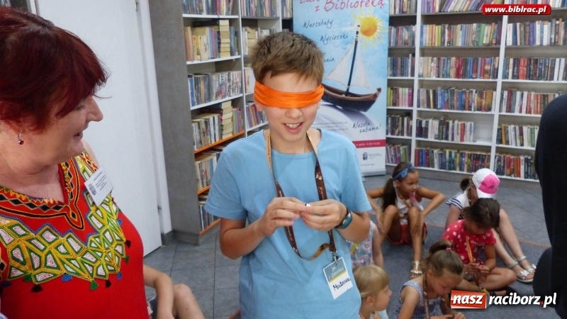 Zdjęcie w galerii na portalu naszraciborz.pl: Lato z biblioteką. Misiowy wtorek, potworny czwartek wiadomości z regionu