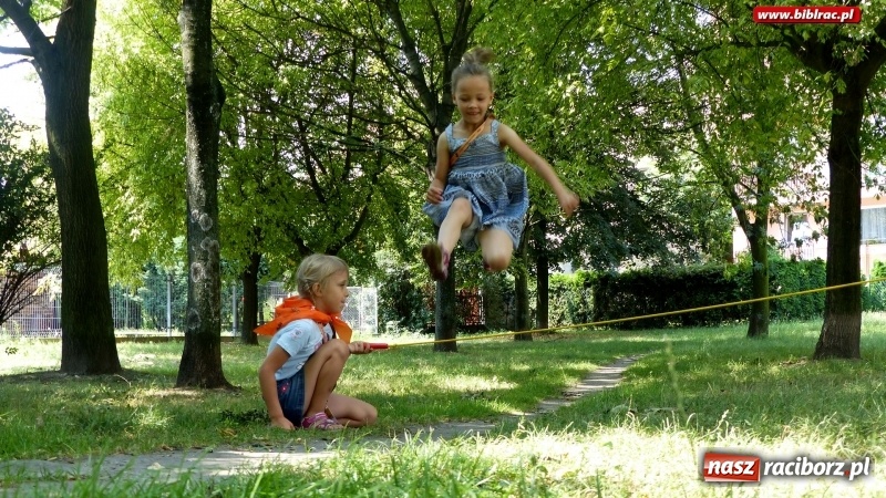 Zdjęcie w galerii na portalu naszraciborz.pl: Lato z biblioteką. Misiowy wtorek, potworny czwartek wiadomości z regionu
