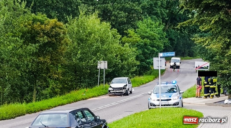 Zdjęcie w galerii na portalu naszraciborz.pl: W Pawłowie corsa wjechała w tył citroena  wiadomości z regionu