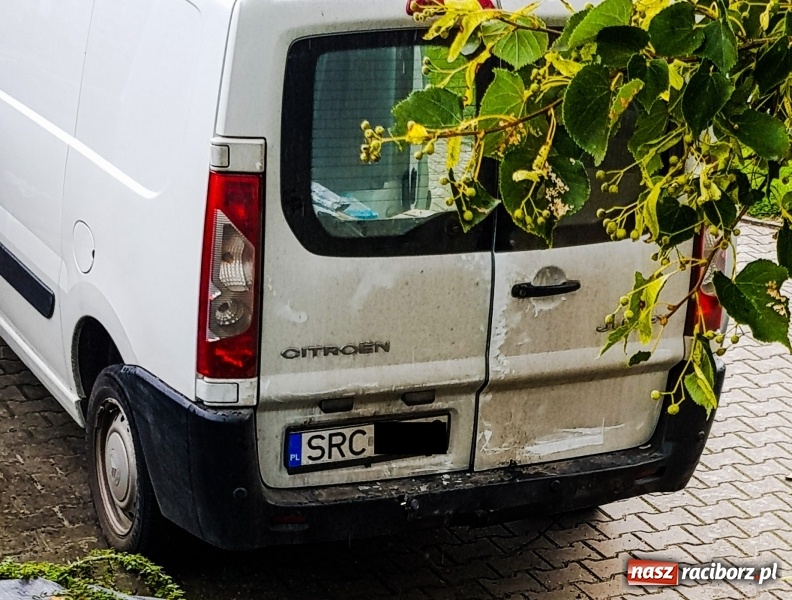 Zdjęcie w galerii na portalu naszraciborz.pl: W Pawłowie corsa wjechała w tył citroena  wiadomości z regionu