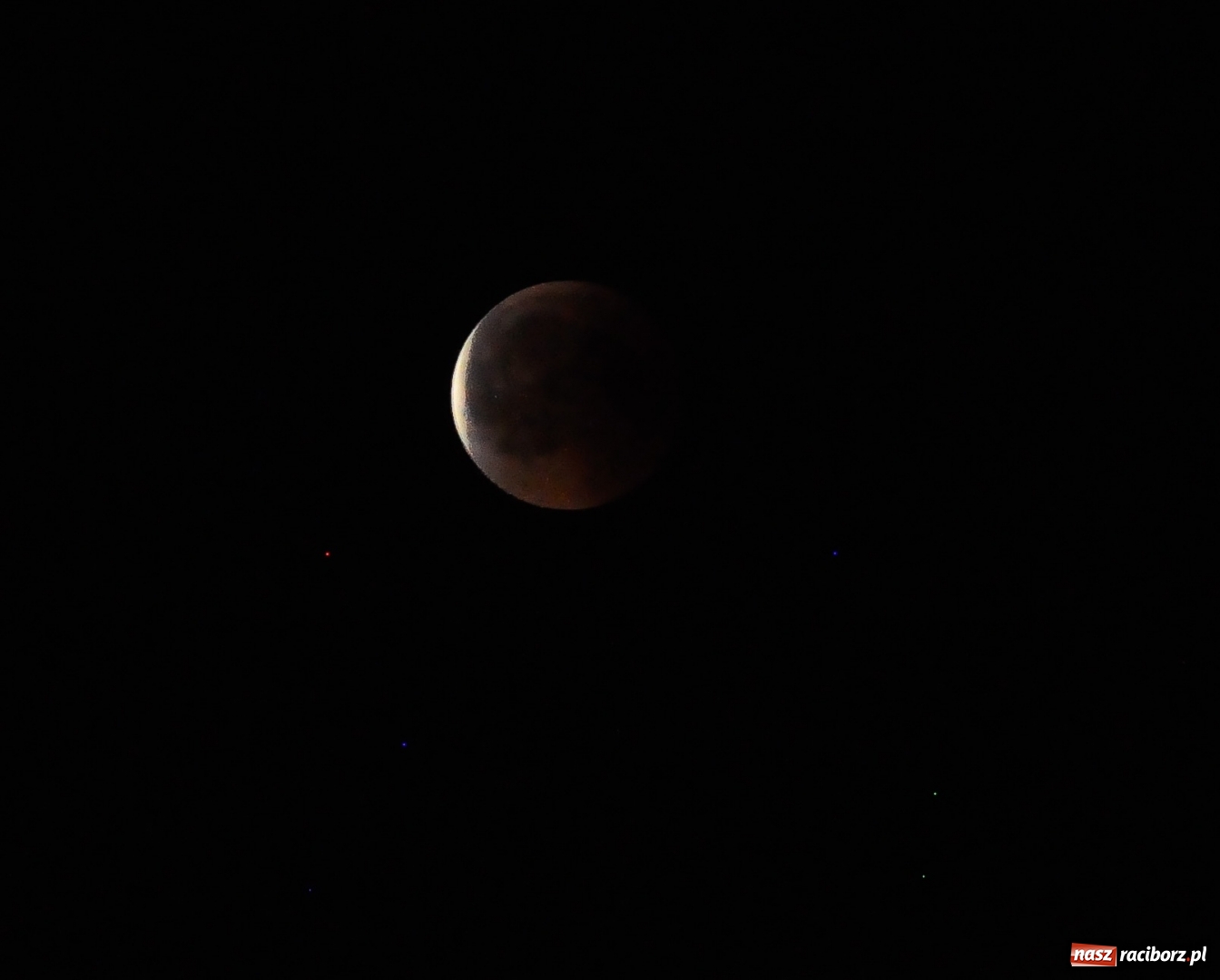 Zdjęcie w galerii na portalu naszraciborz.pl: Całkowite zaćmienie Księżyca nad Raciborzem  wiadomości z regionu