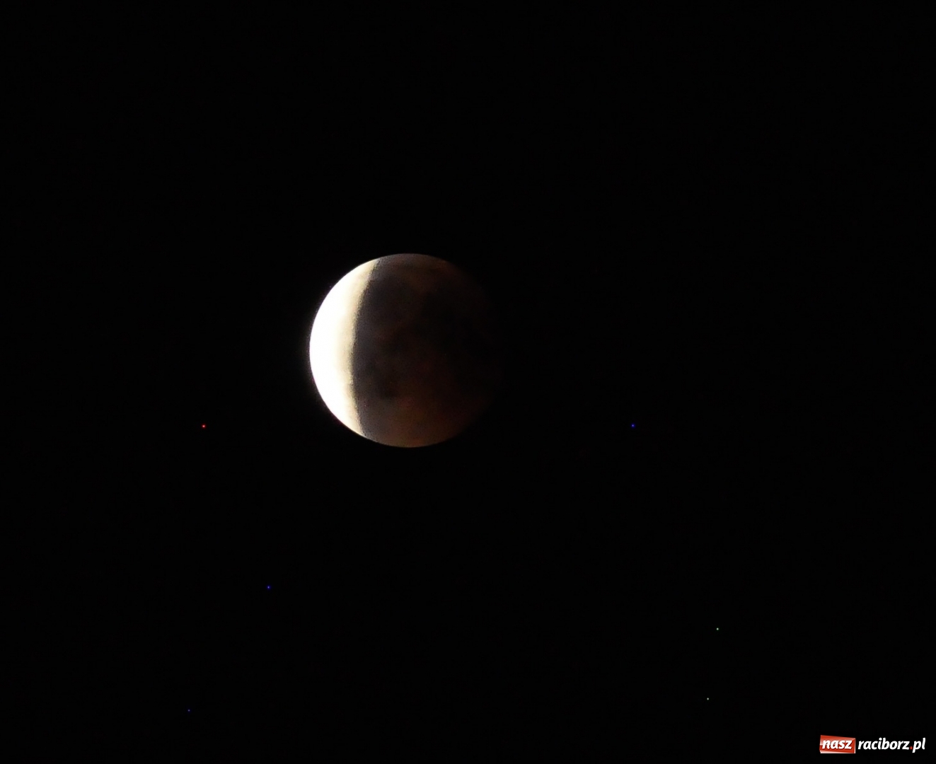Zdjęcie w galerii na portalu naszraciborz.pl: Całkowite zaćmienie Księżyca nad Raciborzem  wiadomości z regionu