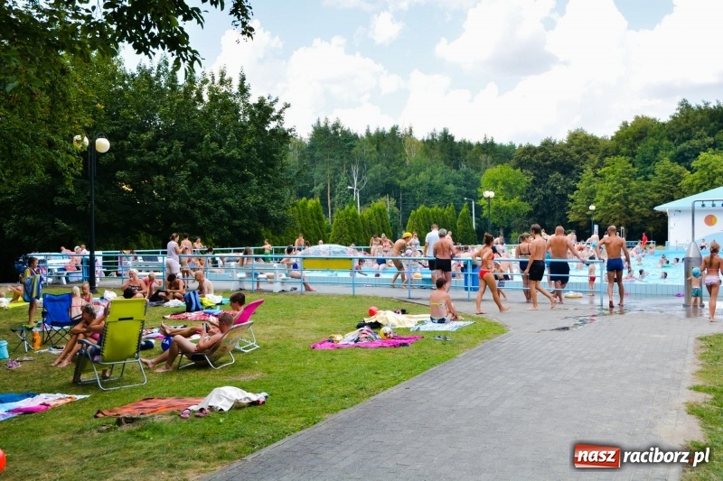 Zdjęcie w galerii na portalu naszraciborz.pl: W Szymocicach i pod Oborą tłumy jak w nadmorskich kurortach  wiadomości z regionu