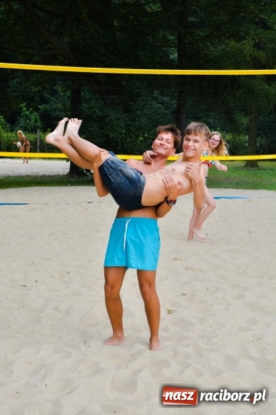 Zdjęcie w galerii na portalu naszraciborz.pl: W Szymocicach i pod Oborą tłumy jak w nadmorskich kurortach  wiadomości z regionu