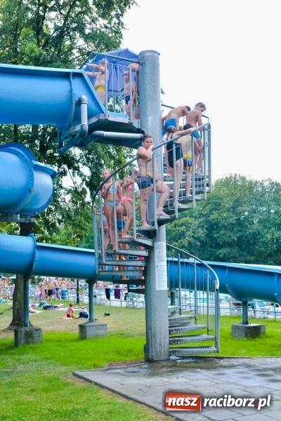 Zdjęcie w galerii na portalu naszraciborz.pl: W Szymocicach i pod Oborą tłumy jak w nadmorskich kurortach  wiadomości z regionu