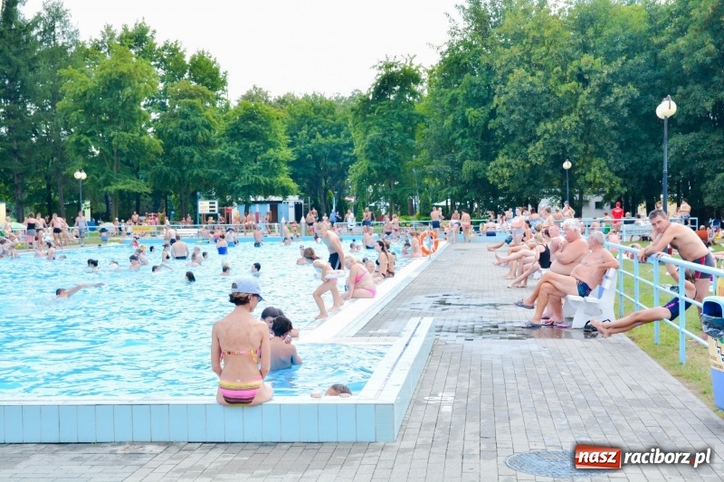 Zdjęcie w galerii na portalu naszraciborz.pl: W Szymocicach i pod Oborą tłumy jak w nadmorskich kurortach  wiadomości z regionu