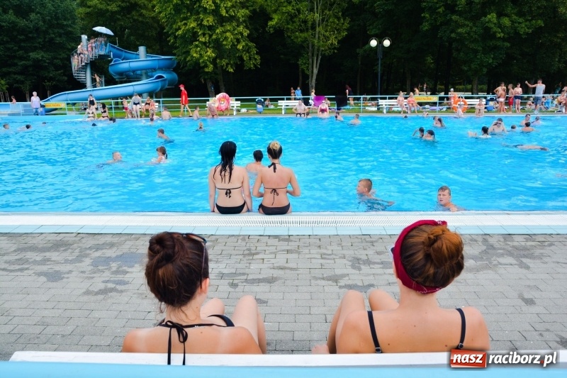 Zdjęcie w galerii na portalu naszraciborz.pl: W Szymocicach i pod Oborą tłumy jak w nadmorskich kurortach  wiadomości z regionu