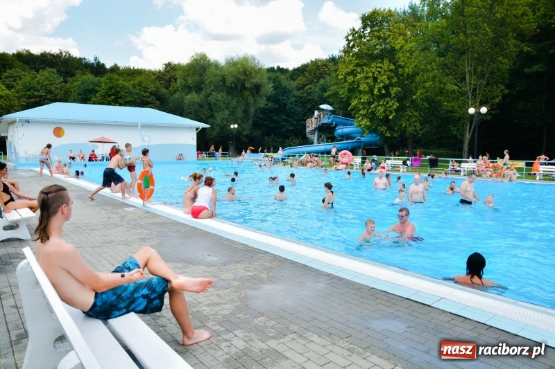 Zdjęcie w galerii na portalu naszraciborz.pl: W Szymocicach i pod Oborą tłumy jak w nadmorskich kurortach  wiadomości z regionu