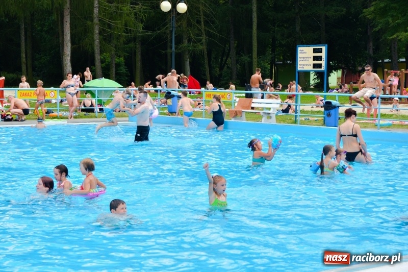 Zdjęcie w galerii na portalu naszraciborz.pl: W Szymocicach i pod Oborą tłumy jak w nadmorskich kurortach  wiadomości z regionu