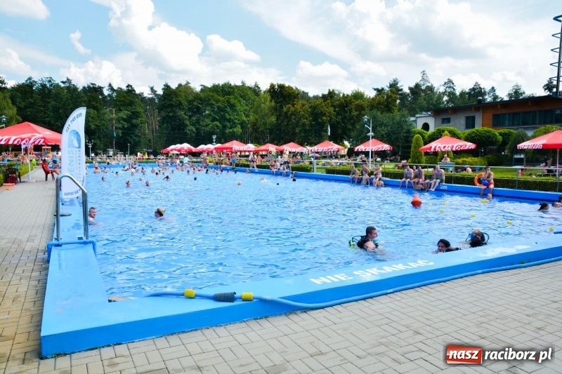 Zdjęcie w galerii na portalu naszraciborz.pl: W Szymocicach i pod Oborą tłumy jak w nadmorskich kurortach  wiadomości z regionu