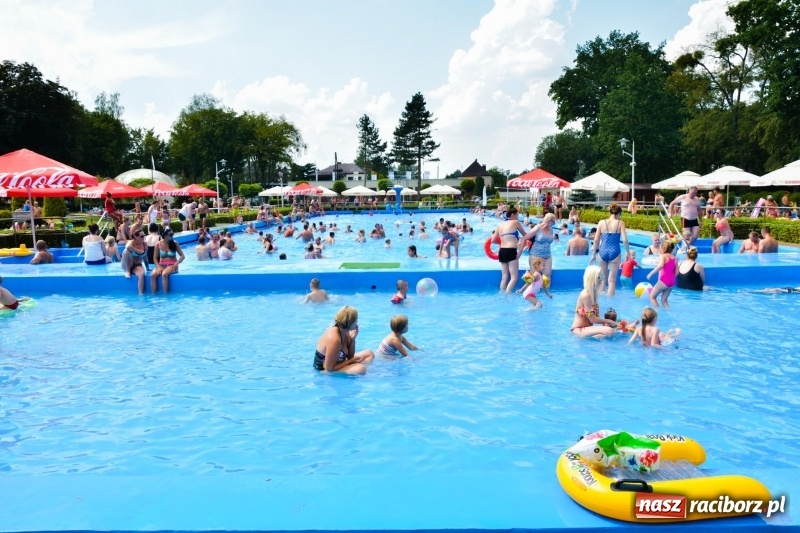 Zdjęcie w galerii na portalu naszraciborz.pl: W Szymocicach i pod Oborą tłumy jak w nadmorskich kurortach  wiadomości z regionu