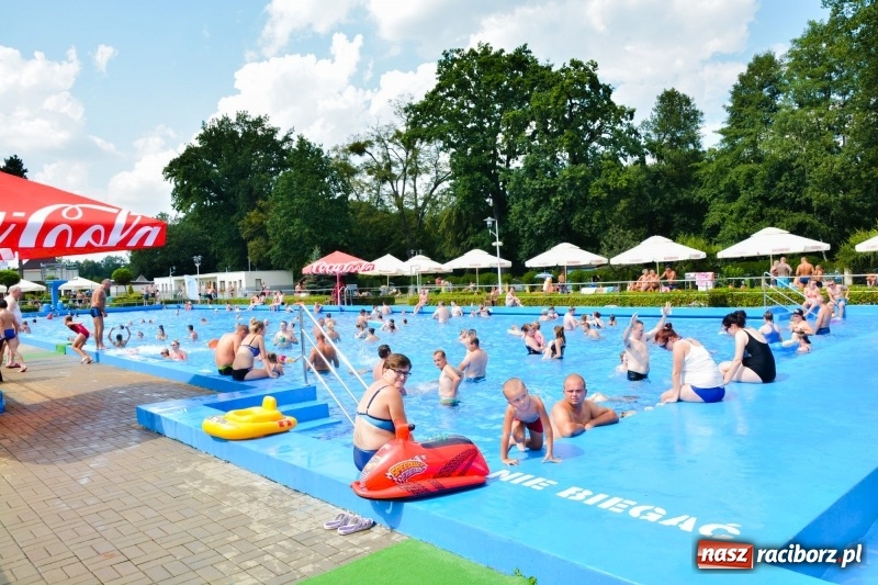 Zdjęcie w galerii na portalu naszraciborz.pl: W Szymocicach i pod Oborą tłumy jak w nadmorskich kurortach  wiadomości z regionu